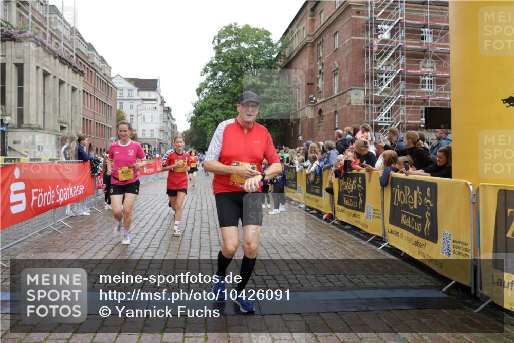 13.09.2026 - Kiel Lauf Yannick Fuchs http://msf.ph/oto/10426091 13.09.2026 09:46:39 Ziel 288, 2527, 3033, 3035, 4906, 6048, 6355, 6577, 7439, 7675, 7754, 8887, 8929, 8994, 9832, 10177, 10946, 12173, 12552, 167, 181, 442, 2482, 3052, 3361, 3954, 4918, 5855, 5955, 6732, 6857, 7015, 7308, 8125, 10117, 10203, 10685, 10898, 10913, 11076, 11078, 11316, 11859, 11861, 12495, 12621, 1402, 2718, 2759, 2779, 3808, 4087, 4238, 4940, 6074, 6207, 6638, 7190, 7213, 7446, 7731, 7921, 8409, 9141, 9385, 10301, 10322, 10731, 12622, 12725, 1415, 2482, 4909, 7924 meine-sportfotos.de