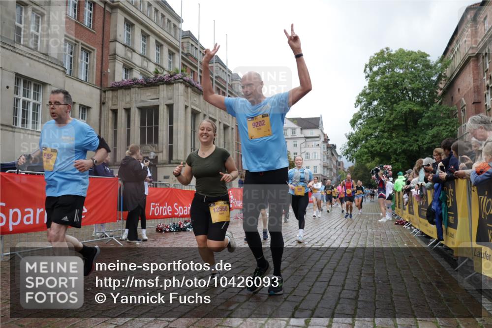 13.09.2026 - Kiel Lauf Yannick Fuchs http://msf.ph/oto/10426093 13.09.2026 11:03:41 Ziel 643, 1505, 1698, 3049, 3155, 5377, 5588, 5820, 6524, 6525, 9331, 9363, 9581, 9955, 12650, 697, 986, 1923, 2254, 2724, 2846, 2878, 2975, 3621, 3744, 4074, 4658, 4757, 4854, 5893, 5998, 6224, 6319, 6341, 6669, 6953, 7282, 7656, 8130, 8136, 8204, 8288, 8782, 8946, 9059, 9063, 9202, 9614, 9819, 10806, 12550, 1089, 1699, 2262, 2807, 2930, 3120, 7205, 7413, 7764, 8107, 9180, 10567, 10856, 11172, 11381, 11930, 12465, 986, 1635, 3621, 3635, 5998, 8782 meine-sportfotos.de