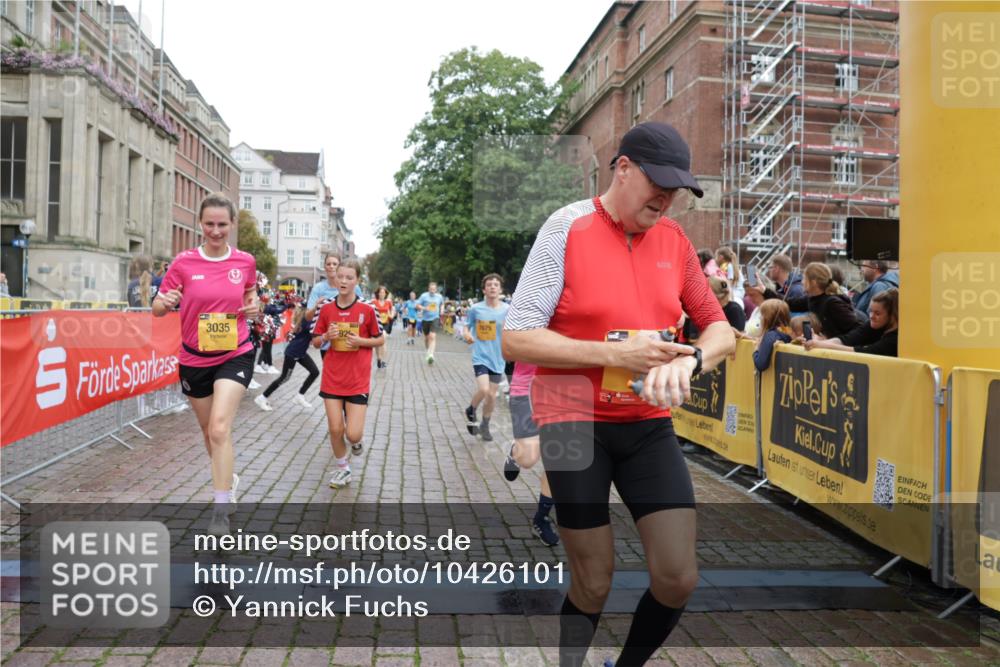 13.09.2026 - Kiel Lauf Yannick Fuchs http://msf.ph/oto/10426101 13.09.2026 09:46:39 Ziel 288, 2527, 3033, 3035, 4906, 6048, 6355, 6577, 7439, 7675, 7754, 8887, 8929, 8994, 9832, 10177, 10946, 12173, 12552, 167, 181, 442, 2482, 3052, 3361, 3954, 4918, 5855, 5955, 6732, 6857, 7015, 7308, 8125, 10117, 10203, 10685, 10898, 10913, 11076, 11078, 11316, 11859, 11861, 12495, 12621, 1402, 2718, 2759, 2779, 3808, 4087, 4238, 4940, 6074, 6207, 6638, 7190, 7213, 7446, 7731, 7921, 8409, 9141, 9385, 10301, 10322, 10731, 12622, 12725, 1415, 2482, 4909, 7924 meine-sportfotos.de