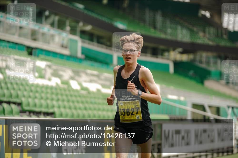 13.09.2026 - 21. swb-Marathon Bremen Michael Burmester http://msf.ph/oto/10426137 13.09.2026 10:14:51 Laufen im Stadion 13525, 13627 meine-sportfotos.de