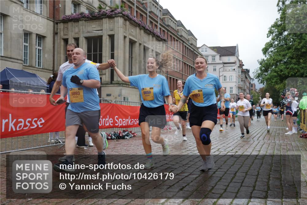 13.09.2026 - Kiel Lauf Yannick Fuchs http://msf.ph/oto/10426179 13.09.2026 11:03:49 Ziel 643, 1089, 1505, 1699, 2262, 2807, 2930, 3049, 5377, 5588, 5820, 7205, 9331, 9581, 9955, 10856, 11172, 11930, 697, 1698, 1923, 2254, 2724, 2846, 2878, 3155, 3744, 4074, 4658, 4854, 5893, 6224, 6341, 6524, 6525, 6953, 7282, 7656, 8136, 8204, 8288, 8946, 9059, 9363, 9614, 10806, 12650, 1902, 1906, 3120, 3378, 4936, 5007, 5008, 7413, 7764, 8107, 9180, 10130, 10567, 11381, 12465, 986, 1923, 2975, 3621, 4757, 5893, 6319, 6669, 8782 meine-sportfotos.de