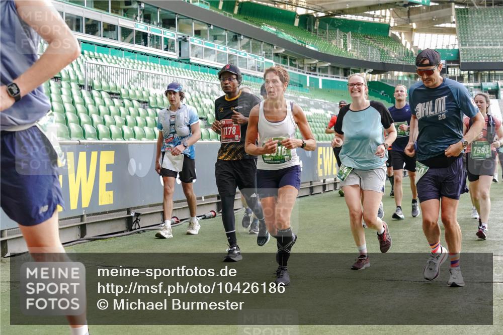 13.09.2026 - 21. swb-Marathon Bremen Michael Burmester http://msf.ph/oto/10426186 13.09.2026 13:25:01 Laufen im Stadion 137, 182, 213, 294, 324, 505, 530, 543, 548, 721, 723, 739, 743, 752, 815, 818, 966, 1273, 1410, 1443, 1459, 1463, 1471, 1491, 1504, 1515, 1561, 1597, 1598, 1744, 1830, 1944, 1953, 2058, 2059, 2095, 2211, 2252, 2267, 2271, 2286, 2298, 2308, 2312, 2323, 2354, 2445, 2465, 2483, 2495, 2497, 2503, 2506, 2554, 2571, 2591, 2644, 2752, 2762, 2768, 2776, 2833, 2878, 2896, 2936, 2981, 3005, 3142, 3211, 3259, 3282, 3288, 3289, 3298, 3306, 3312, 3329, 3364, 3381, 3390, 3395 meine-sportfotos.de