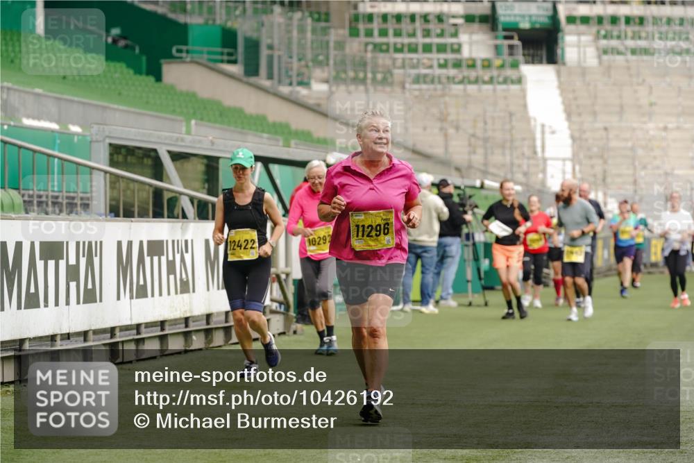 13.09.2026 - 21. swb-Marathon Bremen Michael Burmester http://msf.ph/oto/10426192 13.09.2026 10:49:24 Laufen im Stadion 10292, 10407, 10413, 10440, 10710, 10732, 10754, 10789, 10925, 11031, 11254, 11423, 11541, 11698, 11712, 11780, 11851, 11942, 11980, 12083, 12440, 12471, 12472, 12542, 12561, 10137, 10161, 10194, 10202, 10242, 10344, 10430, 10472, 10524, 10535, 10568, 10600, 10651, 10679, 10713, 10895, 10970, 10979, 11050, 11081, 11181, 11200, 11244, 11296, 11309, 11367, 11457, 11529, 11530, 11546, 11574, 11675, 11709, 11760, 11821, 12089, 12153, 12177, 12178 meine-sportfotos.de