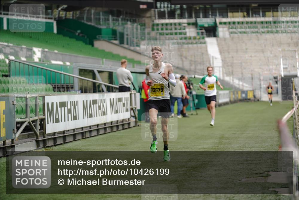 13.09.2026 - 21. swb-Marathon Bremen Michael Burmester http://msf.ph/oto/10426199 13.09.2026 10:16:16 Laufen im Stadion 10597, 12272, 13501, 13515, 13517, 13525, 13542, 13547, 13567, 13579, 13623, 13627, 13635 meine-sportfotos.de