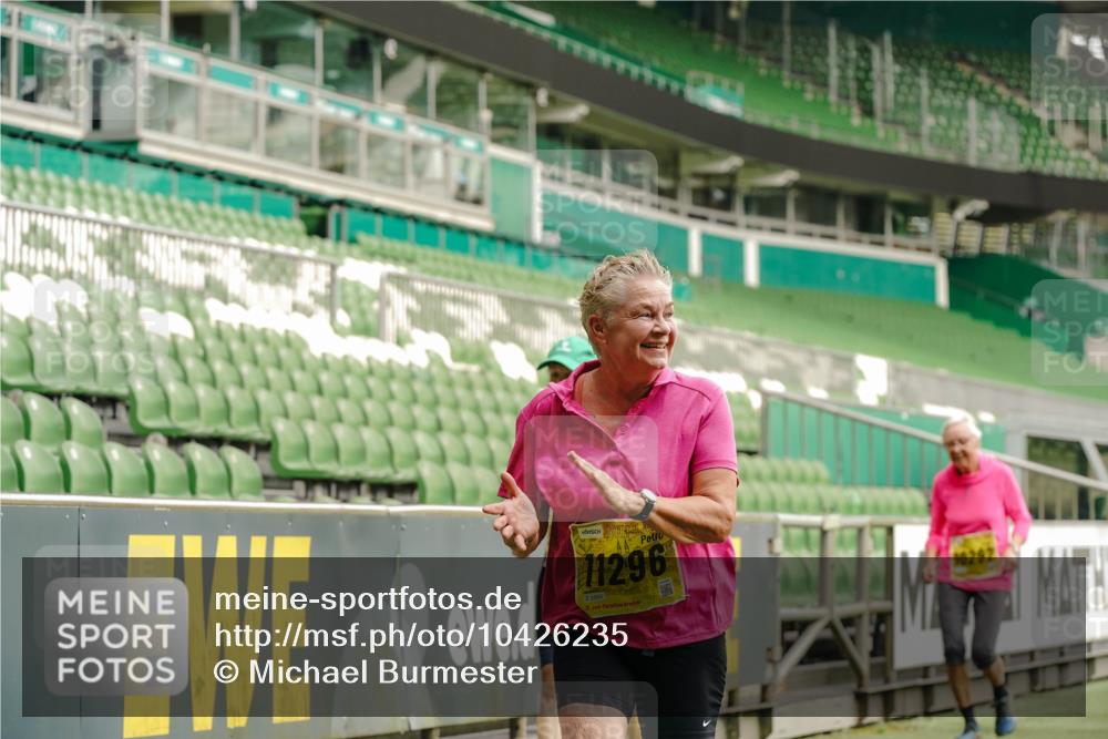 13.09.2026 - 21. swb-Marathon Bremen Michael Burmester http://msf.ph/oto/10426235 13.09.2026 10:49:29 Laufen im Stadion 10292, 10407, 10413, 10440, 10667, 10710, 10732, 10754, 10789, 10925, 11031, 11254, 11423, 11541, 11698, 11712, 11780, 11851, 11942, 11980, 12083, 12440, 12471, 12472, 12542, 12561, 10137, 10161, 10194, 10202, 10242, 10344, 10430, 10472, 10524, 10535, 10568, 10600, 10651, 10895, 10970, 10979, 11050, 11081, 11181, 11200, 11244, 11296, 11309, 11367, 11457, 11529, 11530, 11546, 11573, 11574, 11579, 11675, 11709, 11760, 11821, 12089, 12153, 12177, 12178 meine-sportfotos.de