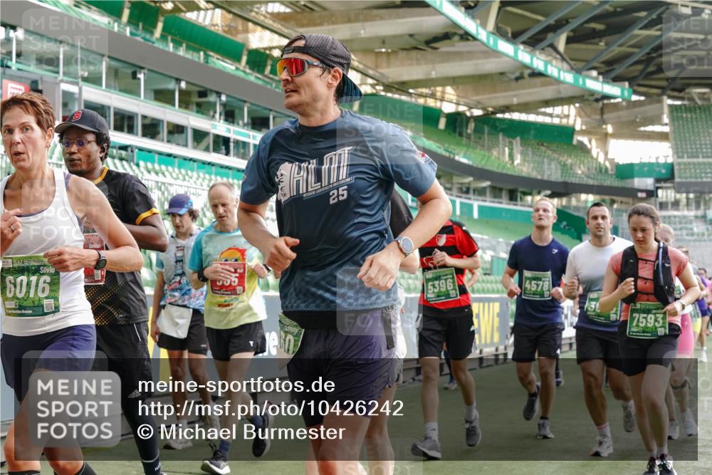 13.09.2026 - 21. swb-Marathon Bremen Michael Burmester http://msf.ph/oto/10426242 13.09.2026 13:25:02 Laufen im Stadion 137, 182, 213, 294, 324, 505, 530, 543, 548, 721, 723, 739, 743, 752, 815, 818, 966, 1273, 1410, 1443, 1459, 1463, 1471, 1491, 1504, 1515, 1561, 1597, 1598, 1744, 1830, 1944, 1953, 2058, 2059, 2095, 2211, 2252, 2267, 2271, 2286, 2298, 2308, 2312, 2323, 2354, 2445, 2465, 2483, 2495, 2497, 2503, 2506, 2554, 2571, 2591, 2644, 2752, 2762, 2768, 2776, 2833, 2878, 2896, 2936, 2981, 3005, 3142, 3211, 3259, 3288, 3289, 3298, 3306, 3312, 3329, 3364, 3381, 3390 meine-sportfotos.de