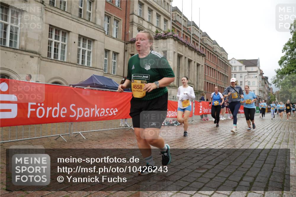 13.09.2026 - Kiel Lauf Yannick Fuchs http://msf.ph/oto/10426243 13.09.2026 11:03:54 Ziel 643, 1089, 1505, 1699, 2262, 2807, 2930, 3120, 5377, 7205, 7413, 7764, 8107, 9180, 9581, 10567, 10856, 11172, 11930, 12465, 697, 1698, 2724, 2846, 2878, 3049, 3155, 3744, 4074, 4658, 4854, 5377, 5588, 5820, 6341, 6524, 6525, 6953, 7282, 7656, 8946, 9331, 9363, 9614, 9955, 10806, 12650, 460, 978, 1204, 1316, 1902, 1906, 2062, 3336, 3378, 4936, 5007, 5008, 5806, 6092, 7016, 10130, 10776, 11151, 11152, 11381, 11856, 697, 1923, 2254, 2878, 2975, 4658, 4757, 5893, 6224, 6319 meine-sportfotos.de