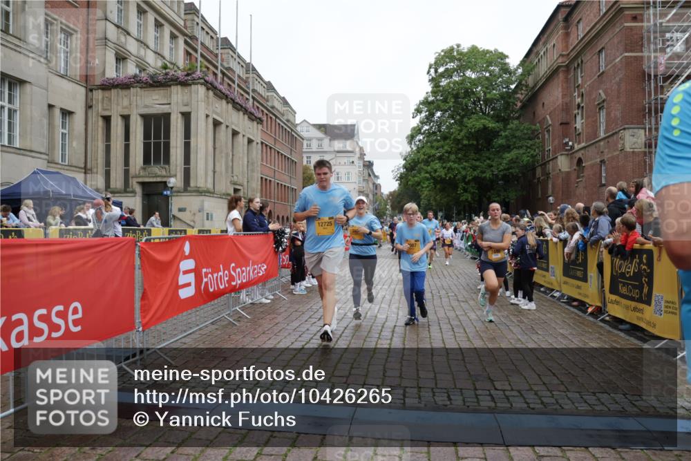 13.09.2026 - Kiel Lauf Yannick Fuchs http://msf.ph/oto/10426265 13.09.2026 09:46:50 Ziel 2527, 2718, 3808, 4087, 4906, 6048, 6207, 6638, 7190, 7213, 7446, 7921, 8409, 8887, 8994, 9141, 10322, 10731, 12725, 167, 181, 288, 442, 3033, 3035, 3361, 3954, 5955, 6048, 6355, 6577, 6857, 7439, 7675, 7754, 8929, 9832, 10117, 10177, 10913, 10946, 11316, 11859, 11861, 12173, 12495, 12552, 12621, 1402, 2759, 2779, 4238, 4940, 5217, 5351, 6074, 7461, 7731, 9385, 10009, 10224, 10301, 10742, 10744, 11862, 11964, 12622, 442, 3052, 3954, 5855, 8125 meine-sportfotos.de