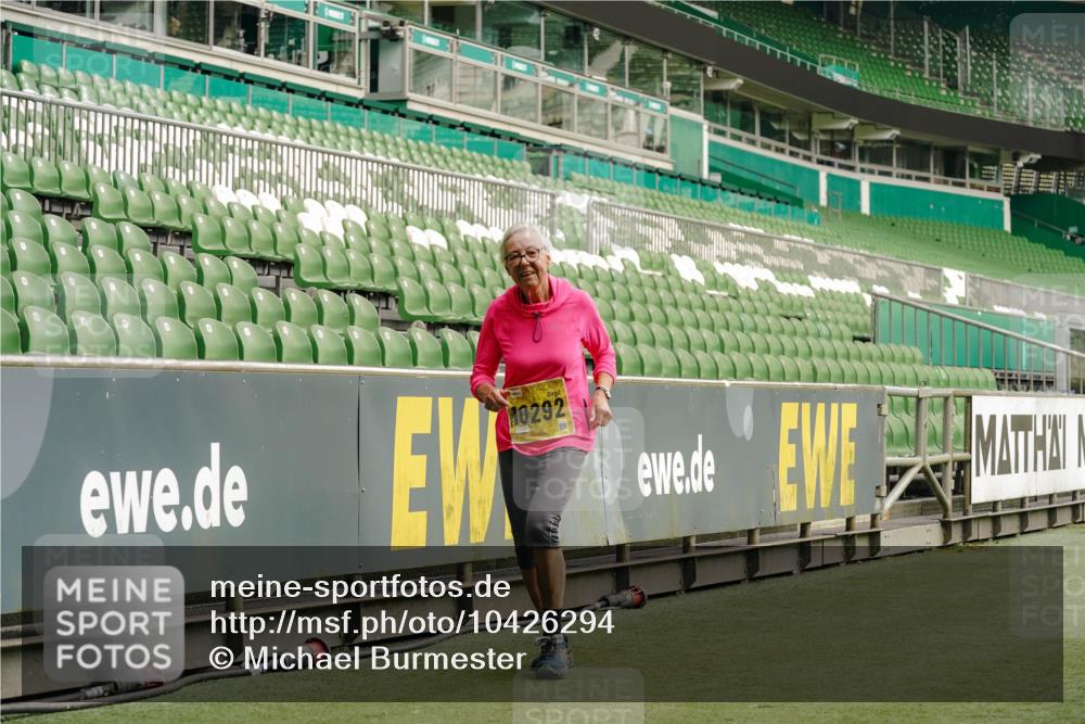 13.09.2026 - 21. swb-Marathon Bremen Michael Burmester http://msf.ph/oto/10426294 13.09.2026 10:49:33 Laufen im Stadion 10292, 10407, 10413, 10440, 10627, 10667, 10710, 10754, 10789, 10925, 11031, 11254, 11266, 11541, 11712, 11780, 11851, 11942, 11980, 12083, 12440, 12471, 12542, 12561, 10137, 10161, 10194, 10202, 10242, 10344, 10430, 10472, 10524, 10535, 10568, 10600, 10651, 10895, 10970, 10979, 11050, 11181, 11200, 11244, 11296, 11309, 11367, 11457, 11529, 11530, 11546, 11573, 11574, 11579, 11639, 11675, 11709, 11760, 11821, 12089, 12153, 12177, 12178 meine-sportfotos.de
