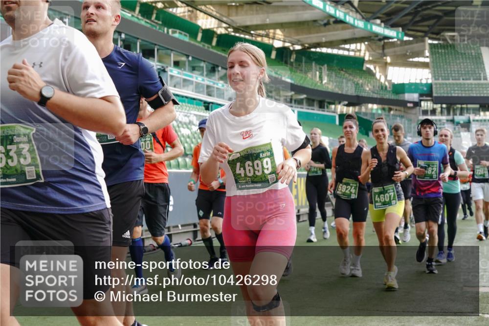 13.09.2026 - 21. swb-Marathon Bremen Michael Burmester http://msf.ph/oto/10426298 13.09.2026 13:25:05 Laufen im Stadion 137, 182, 213, 294, 324, 505, 530, 543, 548, 645, 721, 723, 739, 743, 752, 815, 818, 966, 1273, 1410, 1443, 1459, 1463, 1471, 1487, 1491, 1504, 1515, 1561, 1597, 1598, 1744, 1828, 1830, 1944, 1953, 2058, 2059, 2095, 2211, 2252, 2267, 2271, 2286, 2298, 2308, 2312, 2323, 2354, 2445, 2465, 2483, 2495, 2497, 2503, 2506, 2554, 2571, 2591, 2644, 2752, 2762, 2768, 2776, 2833, 2878, 2896, 2981, 3005, 3097, 3142, 3211, 3259, 3288, 3289, 3298, 3306, 3312, 3329, 3364, 3381, 3390 meine-sportfotos.de