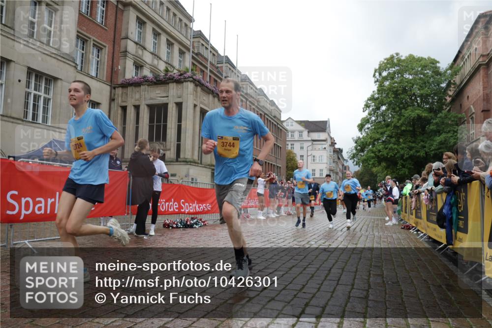 13.09.2026 - Kiel Lauf Yannick Fuchs http://msf.ph/oto/10426301 13.09.2026 11:04:03 Ziel 1699, 1902, 1906, 2262, 3120, 3378, 4936, 5007, 5008, 7413, 7764, 8107, 9180, 10130, 10567, 10856, 11381, 12465, 643, 1089, 1505, 1698, 2724, 2807, 2930, 3049, 3155, 3744, 5377, 5588, 5820, 6341, 6524, 6525, 7205, 9331, 9363, 9581, 9955, 10856, 11172, 11930, 12650, 460, 978, 1204, 1316, 2062, 2654, 3195, 3336, 3961, 3963, 5806, 6010, 6092, 6310, 6962, 6963, 7016, 7451, 7686, 8835, 9806, 10776, 11050, 11151, 11152, 11856, 697, 2846, 2878, 4074 meine-sportfotos.de