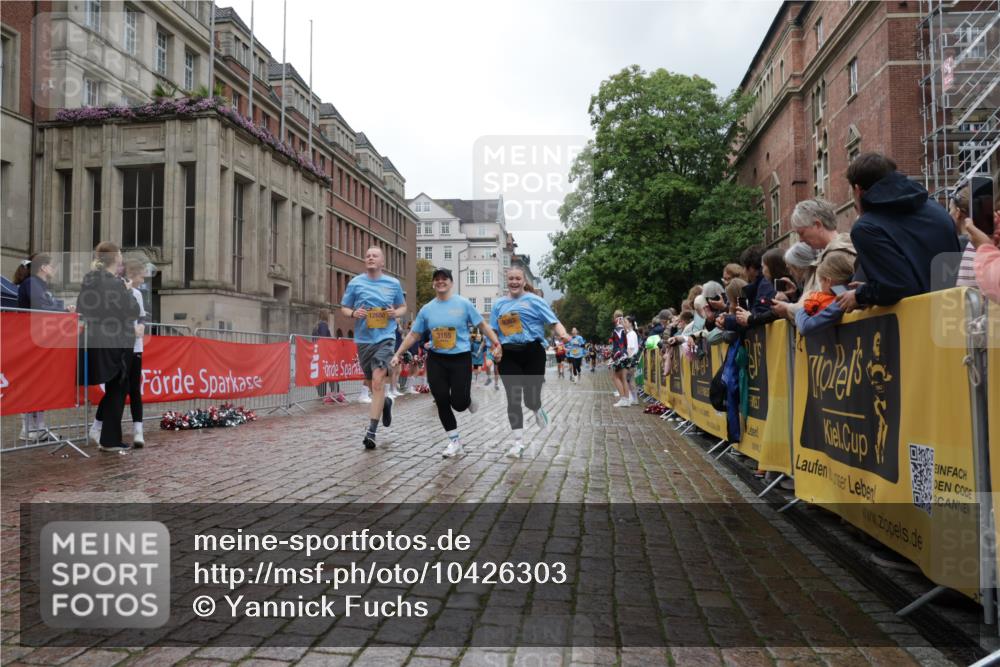 13.09.2026 - Kiel Lauf Yannick Fuchs http://msf.ph/oto/10426303 13.09.2026 11:04:05 Ziel 978, 1902, 1906, 3120, 3378, 4936, 5007, 5008, 7413, 7764, 8107, 9180, 10130, 10567, 11381, 12465, 643, 1089, 1505, 1698, 1699, 2262, 2807, 2930, 3049, 3155, 5377, 5588, 5820, 6524, 6525, 7205, 7413, 9180, 9331, 9363, 9581, 9955, 10856, 11172, 11930, 12650, 460, 1204, 1316, 2062, 2654, 2750, 3140, 3141, 3195, 3336, 3961, 3963, 5806, 6010, 6092, 6310, 6962, 6963, 7016, 7451, 7686, 8835, 9806, 10776, 11050, 11151, 11152, 11856, 2846, 4074 meine-sportfotos.de