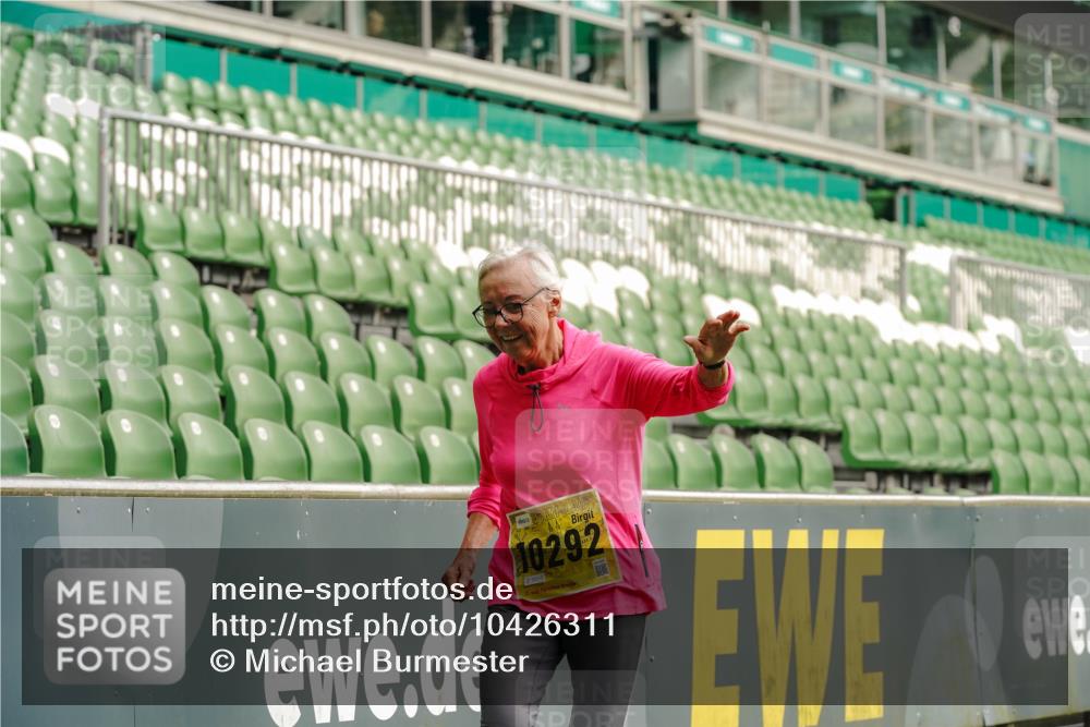 13.09.2026 - 21. swb-Marathon Bremen Michael Burmester http://msf.ph/oto/10426311 13.09.2026 10:49:34 Laufen im Stadion 10292, 10407, 10413, 10440, 10627, 10667, 10710, 10754, 10789, 10925, 11031, 11254, 11266, 11541, 11712, 11780, 11851, 11942, 11980, 12083, 12440, 12471, 12542, 12561, 10137, 10161, 10194, 10202, 10242, 10344, 10430, 10472, 10524, 10535, 10568, 10600, 10651, 10895, 10933, 10970, 10979, 11050, 11181, 11200, 11244, 11296, 11309, 11367, 11457, 11529, 11530, 11546, 11573, 11574, 11579, 11639, 11675, 11709, 11760, 11821, 12089, 12153, 12177, 12178 meine-sportfotos.de