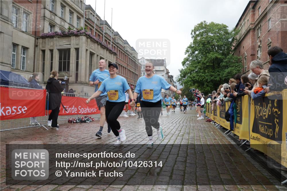 13.09.2026 - Kiel Lauf Yannick Fuchs http://msf.ph/oto/10426314 13.09.2026 11:04:05 Ziel 978, 1902, 1906, 3120, 3378, 4936, 5007, 5008, 7413, 7764, 8107, 9180, 10130, 10567, 11381, 12465, 643, 1089, 1505, 1698, 1699, 2262, 2807, 2930, 3049, 3155, 5377, 5588, 5820, 6524, 6525, 7205, 7413, 9180, 9331, 9363, 9581, 9955, 10856, 11172, 11930, 12650, 460, 1204, 1316, 2062, 2654, 2750, 3140, 3141, 3195, 3336, 3961, 3963, 5806, 6010, 6092, 6310, 6962, 6963, 7016, 7451, 7686, 8835, 9806, 10776, 11050, 11151, 11152, 11856, 2846, 4074 meine-sportfotos.de
