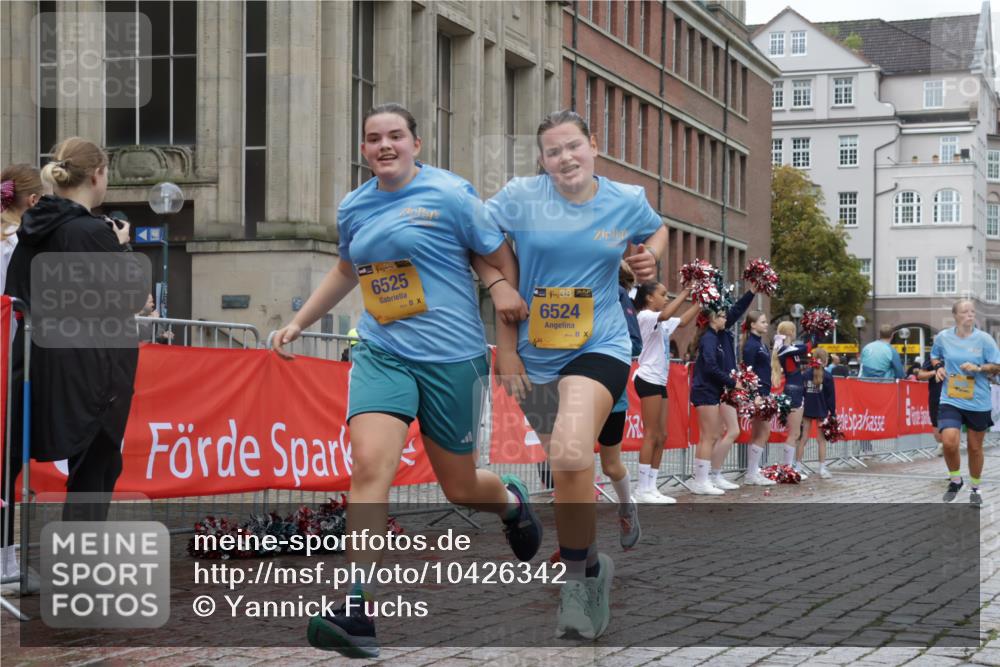 13.09.2026 - Kiel Lauf Yannick Fuchs http://msf.ph/oto/10426342 13.09.2026 11:04:09 Ziel 460, 978, 1204, 1316, 1902, 1906, 2062, 3336, 3378, 4936, 5007, 5008, 5806, 6092, 7016, 10130, 10776, 11151, 11152, 11381, 11856, 643, 1089, 1505, 1698, 1699, 2262, 2807, 2930, 3049, 3120, 5377, 5588, 5820, 6524, 6525, 7205, 7413, 7764, 8107, 9180, 9331, 9581, 9955, 10567, 10856, 11172, 11930, 12465, 567, 1554, 2298, 2654, 2662, 2750, 2758, 3140, 3141, 3195, 3961, 3963, 4155, 4870, 6010, 6310, 6962, 6963, 7157, 7451, 7686, 8835, 8956, 9067, 9806, 9980, 9987, 11050, 4074 meine-sportfotos.de