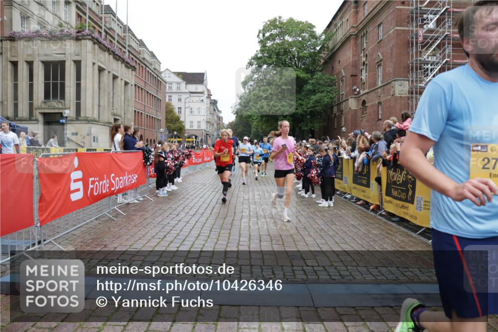 13.09.2026 - Kiel Lauf Yannick Fuchs http://msf.ph/oto/10426346 13.09.2026 09:46:55 Ziel 1402, 2718, 2759, 2779, 3808, 4087, 4238, 4940, 5217, 5351, 6074, 6207, 6638, 7190, 7213, 7446, 7731, 7921, 8409, 9141, 9385, 10301, 10322, 10731, 12622, 12725, 167, 181, 288, 2527, 3033, 3035, 3361, 4906, 6048, 6355, 6577, 6857, 7439, 7675, 7754, 8887, 8929, 8994, 9832, 10177, 10913, 10946, 11316, 11859, 11861, 12173, 12495, 12552, 12621, 1235, 2587, 5167, 7461, 8524, 9091, 10009, 10076, 10224, 10742, 10744, 11862, 11964, 12635, 167, 181, 442, 3052, 3954, 5855 meine-sportfotos.de