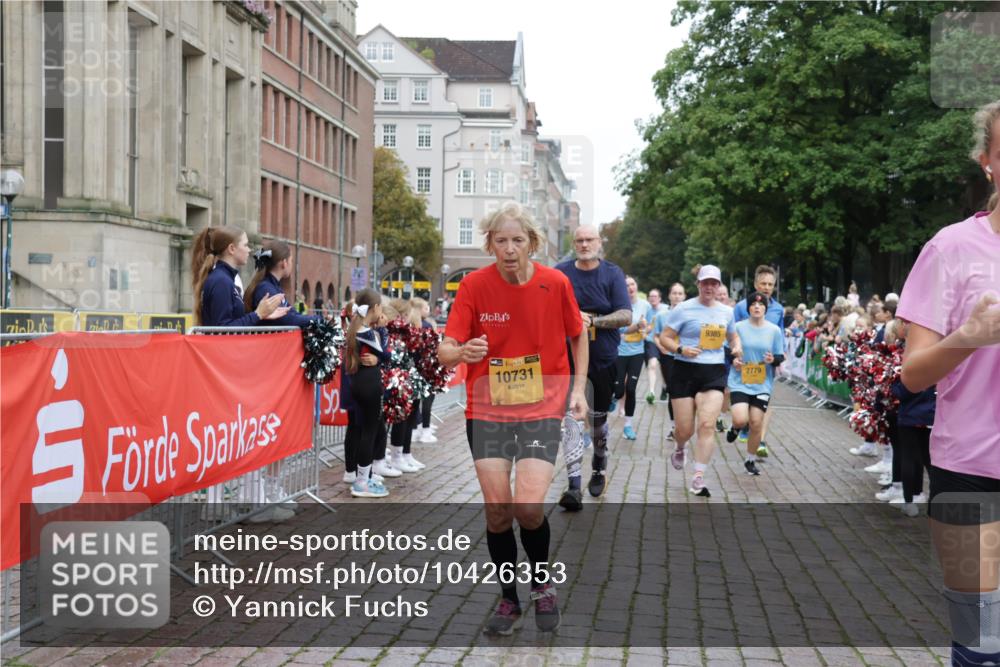 13.09.2026 - Kiel Lauf Yannick Fuchs http://msf.ph/oto/10426353 13.09.2026 09:46:57 Ziel 1402, 2718, 2759, 2779, 3808, 4087, 4238, 4940, 5217, 5351, 6074, 6207, 6638, 7446, 7731, 7921, 9141, 9385, 10009, 10301, 10322, 10731, 12622, 12725, 167, 181, 288, 2527, 3033, 3035, 3361, 4906, 6048, 6355, 6577, 6857, 7190, 7213, 7439, 7675, 7754, 8409, 8887, 8929, 8994, 9832, 10177, 10913, 10946, 11859, 11861, 12173, 12552, 12621, 1235, 2587, 5167, 7461, 8524, 9091, 10076, 10224, 10742, 10744, 11862, 11964, 12635, 167, 181, 442, 3954 meine-sportfotos.de