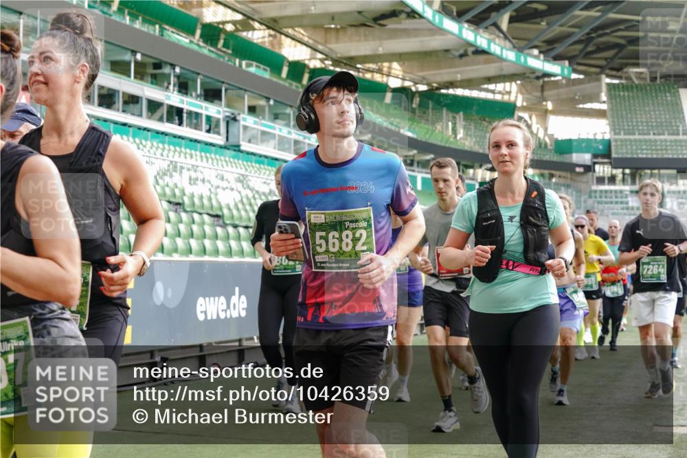 13.09.2026 - 21. swb-Marathon Bremen Michael Burmester http://msf.ph/oto/10426359 13.09.2026 13:25:08 Laufen im Stadion 137, 182, 213, 294, 324, 505, 530, 543, 548, 645, 721, 723, 739, 743, 752, 815, 818, 966, 1273, 1410, 1443, 1459, 1463, 1471, 1487, 1491, 1504, 1515, 1561, 1597, 1598, 1744, 1828, 1830, 1944, 1953, 2058, 2059, 2095, 2211, 2252, 2267, 2271, 2286, 2298, 2308, 2312, 2323, 2354, 2445, 2465, 2483, 2497, 2503, 2506, 2554, 2571, 2591, 2644, 2752, 2762, 2768, 2776, 2833, 2878, 2896, 2981, 3005, 3062, 3097, 3142, 3172, 3211, 3259, 3288, 3289, 3298, 3306, 3312, 3329, 3364, 3381, 3390 meine-sportfotos.de