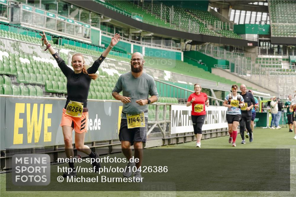 13.09.2026 - 21. swb-Marathon Bremen Michael Burmester http://msf.ph/oto/10426386 13.09.2026 10:49:40 Laufen im Stadion 10407, 10413, 10440, 10627, 10667, 10710, 10754, 10789, 11031, 11254, 11266, 11541, 11712, 11780, 11851, 11942, 11980, 12440, 12471, 12542, 12561, 10137, 10161, 10194, 10202, 10242, 10344, 10430, 10472, 10524, 10535, 10568, 10600, 10651, 10895, 10933, 10970, 10979, 11050, 11181, 11200, 11244, 11296, 11309, 11367, 11457, 11529, 11530, 11546, 11573, 11574, 11579, 11639, 11675, 11709, 11760, 11821, 12089, 12153, 12177, 12178 meine-sportfotos.de