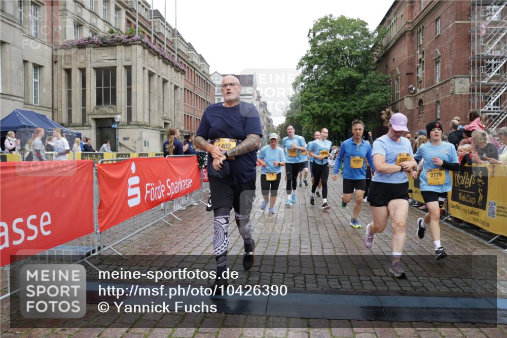 13.09.2026 - Kiel Lauf Yannick Fuchs http://msf.ph/oto/10426390 13.09.2026 09:46:59 Ziel 1402, 2718, 2759, 2779, 4087, 4238, 4940, 5217, 5351, 6074, 6207, 6638, 7731, 7921, 9141, 9385, 10009, 10301, 10322, 10731, 12622, 288, 2527, 3033, 3035, 3361, 3808, 4087, 4906, 6048, 6355, 6577, 6638, 7190, 7213, 7439, 7446, 7675, 7754, 8409, 8887, 8929, 8994, 9832, 10177, 10946, 11859, 11861, 12173, 12552, 12725, 1235, 2587, 5167, 7461, 8524, 9091, 10076, 10224, 10555, 10742, 10744, 11862, 11964, 12635, 167, 181, 3361, 11859 meine-sportfotos.de