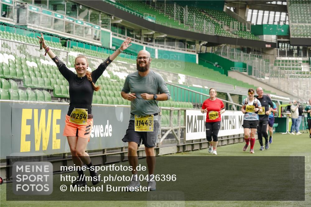 13.09.2026 - 21. swb-Marathon Bremen Michael Burmester http://msf.ph/oto/10426396 13.09.2026 10:49:40 Laufen im Stadion 10407, 10413, 10440, 10627, 10667, 10710, 10754, 10789, 11031, 11254, 11266, 11541, 11712, 11780, 11851, 11942, 11980, 12440, 12471, 12542, 12561, 10137, 10161, 10194, 10202, 10242, 10344, 10430, 10472, 10524, 10535, 10568, 10600, 10651, 10895, 10933, 10970, 10979, 11050, 11181, 11200, 11244, 11296, 11309, 11367, 11457, 11529, 11530, 11546, 11573, 11574, 11579, 11639, 11675, 11709, 11760, 11821, 12089, 12153, 12177, 12178 meine-sportfotos.de