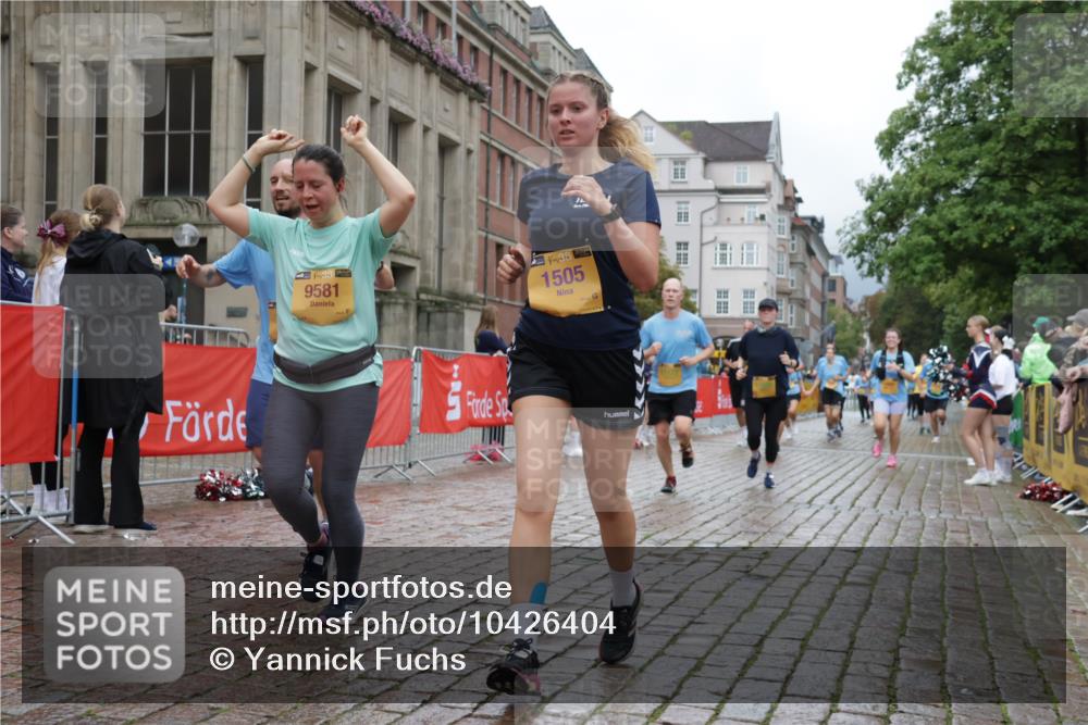 13.09.2026 - Kiel Lauf Yannick Fuchs http://msf.ph/oto/10426404 13.09.2026 11:04:20 Ziel 460, 978, 1204, 1316, 2062, 2654, 2750, 3140, 3141, 3195, 3336, 3961, 3963, 5806, 6010, 6092, 6310, 6962, 6963, 7016, 7451, 7686, 8835, 9806, 10776, 11050, 11151, 11152, 11856, 12179, 643, 978, 1089, 1505, 1699, 1902, 1906, 2262, 2807, 2930, 3120, 3378, 4936, 5007, 5008, 7205, 7413, 7764, 8107, 9180, 9581, 10130, 10567, 10856, 11172, 11381, 11930, 12465, 567, 1554, 2298, 2662, 2758, 4155, 4200, 4758, 4759, 4870, 7157, 8697, 8950, 8951, 8956, 9067, 9980, 9987, 12826 meine-sportfotos.de