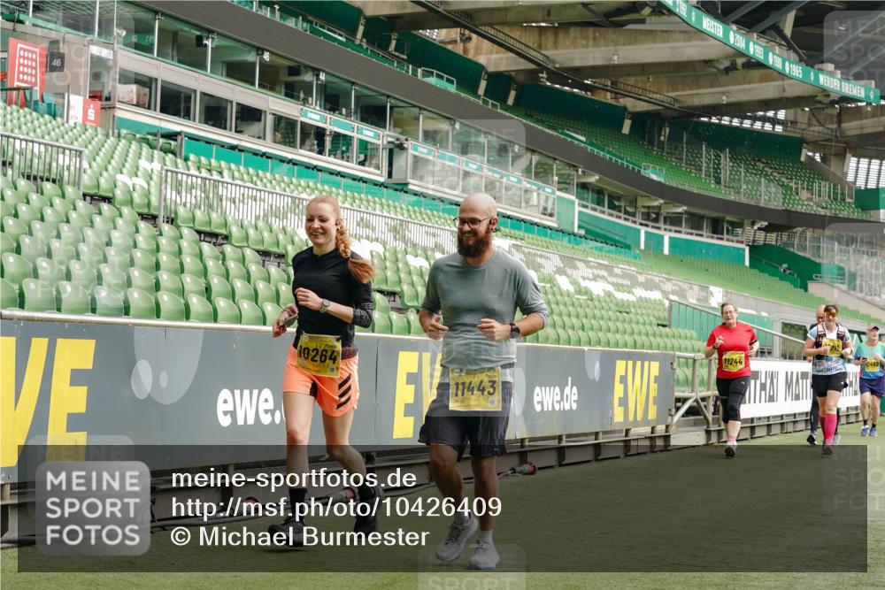 13.09.2026 - 21. swb-Marathon Bremen Michael Burmester http://msf.ph/oto/10426409 13.09.2026 10:49:42 Laufen im Stadion 10407, 10413, 10627, 10667, 10710, 10754, 11031, 11254, 11266, 11541, 11712, 11780, 11851, 11942, 11980, 12440, 12471, 12542, 10137, 10161, 10194, 10202, 10242, 10344, 10349, 10430, 10472, 10524, 10535, 10568, 10600, 10651, 10895, 10933, 10970, 11050, 11181, 11200, 11244, 11296, 11309, 11367, 11457, 11529, 11530, 11546, 11573, 11574, 11579, 11639, 11675, 11709, 11760, 11821, 12089, 12153, 12177, 12178 meine-sportfotos.de
