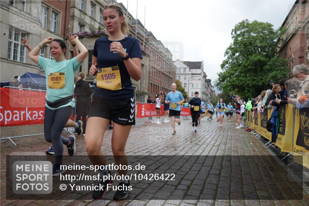 13.09.2026 - Kiel Lauf Yannick Fuchs http://msf.ph/oto/10426422 13.09.2026 11:04:20 Ziel 460, 978, 1204, 1316, 2062, 2654, 2750, 3140, 3141, 3195, 3336, 3961, 3963, 5806, 6010, 6092, 6310, 6962, 6963, 7016, 7451, 7686, 8835, 9806, 10776, 11050, 11151, 11152, 11856, 12179, 643, 978, 1089, 1505, 1699, 1902, 1906, 2262, 2807, 2930, 3120, 3378, 4936, 5007, 5008, 7205, 7413, 7764, 8107, 9180, 9581, 10130, 10567, 10856, 11172, 11381, 11930, 12465, 567, 1554, 2298, 2662, 2758, 4155, 4200, 4758, 4759, 4870, 7157, 8697, 8950, 8951, 8956, 9067, 9980, 9987, 12826 meine-sportfotos.de