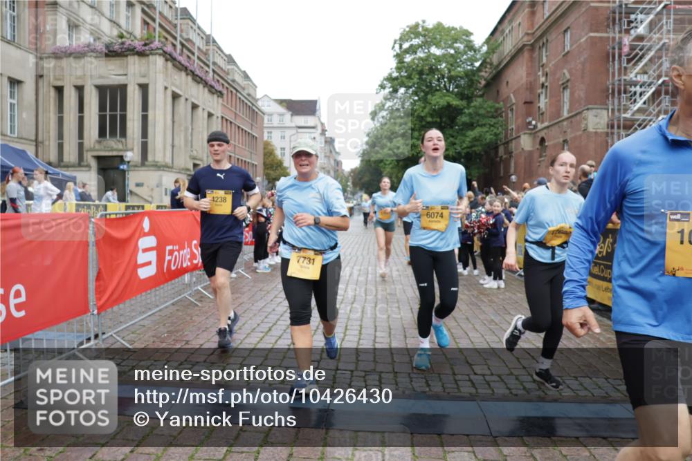 13.09.2026 - Kiel Lauf Yannick Fuchs http://msf.ph/oto/10426430 13.09.2026 09:47:00 Ziel 1402, 2718, 2759, 2779, 4238, 4940, 5217, 5351, 6074, 6207, 7731, 7921, 9141, 9385, 10009, 10301, 10322, 10731, 12622, 288, 2527, 3033, 3035, 3361, 3808, 4087, 4906, 6048, 6355, 6577, 6638, 7190, 7213, 7439, 7446, 7675, 7754, 8409, 8887, 8929, 8994, 9832, 10177, 10322, 10946, 11859, 11861, 12173, 12552, 12725, 1235, 2587, 5167, 7461, 8524, 9091, 10076, 10224, 10555, 10742, 10744, 11862, 11964, 12635, 167, 181, 3361, 11859 meine-sportfotos.de