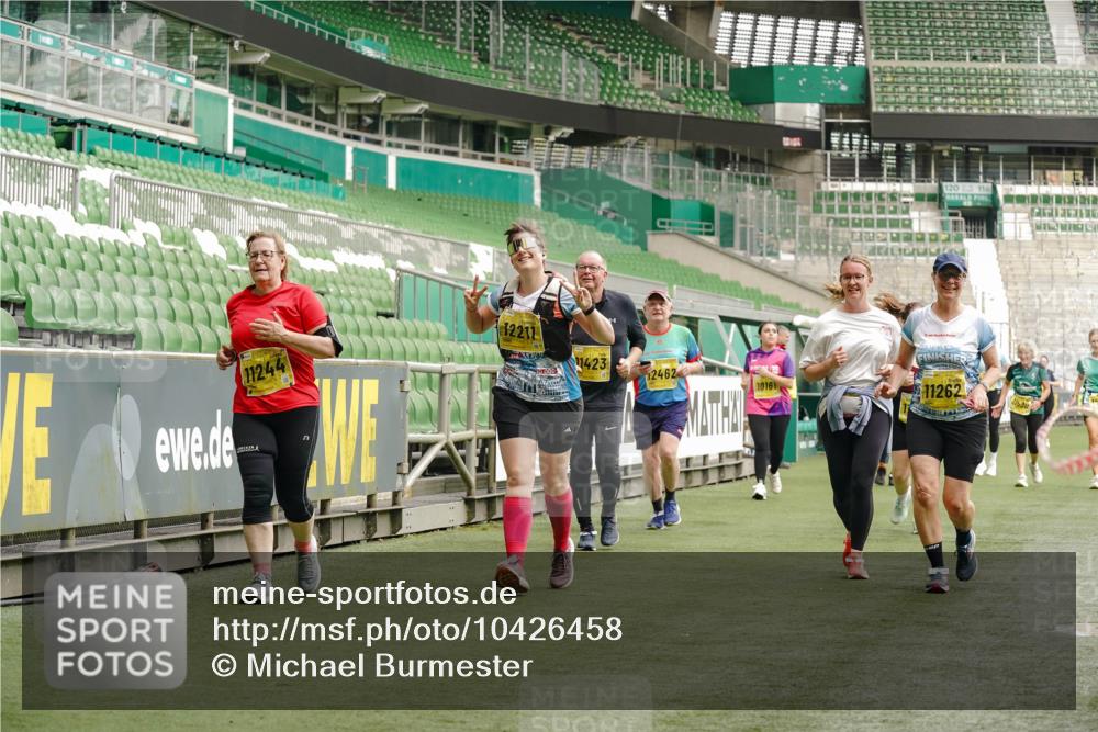 13.09.2026 - 21. swb-Marathon Bremen Michael Burmester http://msf.ph/oto/10426458 13.09.2026 10:49:44 Laufen im Stadion 10407, 10413, 10627, 10667, 10710, 10754, 11031, 11254, 11266, 11541, 11712, 11780, 11851, 11942, 11980, 12440, 12542, 10137, 10161, 10194, 10202, 10242, 10344, 10349, 10430, 10472, 10524, 10535, 10568, 10600, 10651, 10895, 10933, 10970, 11050, 11181, 11200, 11244, 11296, 11309, 11367, 11457, 11529, 11530, 11546, 11573, 11574, 11579, 11639, 11675, 11709, 11760, 11821, 12089, 12153, 12177, 12178 meine-sportfotos.de