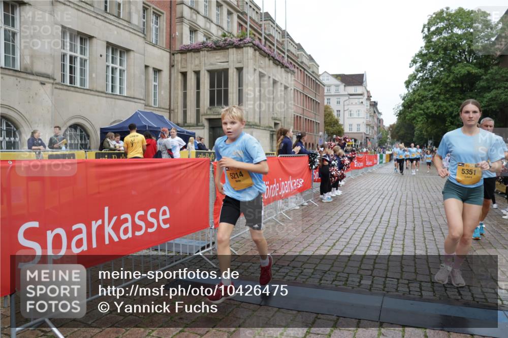 13.09.2026 - Kiel Lauf Yannick Fuchs http://msf.ph/oto/10426475 13.09.2026 09:47:03 Ziel 1402, 2759, 2779, 4238, 4940, 5217, 5351, 6074, 6207, 7731, 9385, 10009, 10224, 10301, 10731, 10742, 10744, 11862, 12622, 288, 2527, 2718, 3033, 3035, 3808, 4087, 4906, 6048, 6355, 6577, 6638, 7190, 7213, 7439, 7446, 7675, 7754, 7921, 8409, 8887, 8929, 8994, 9141, 9832, 10177, 10322, 10946, 11861, 12173, 12552, 12725, 544, 1235, 1324, 2587, 2870, 5167, 6575, 7461, 8231, 8524, 9091, 10076, 10555, 11964, 12635, 167, 181, 3361, 6577, 9832, 11859 meine-sportfotos.de