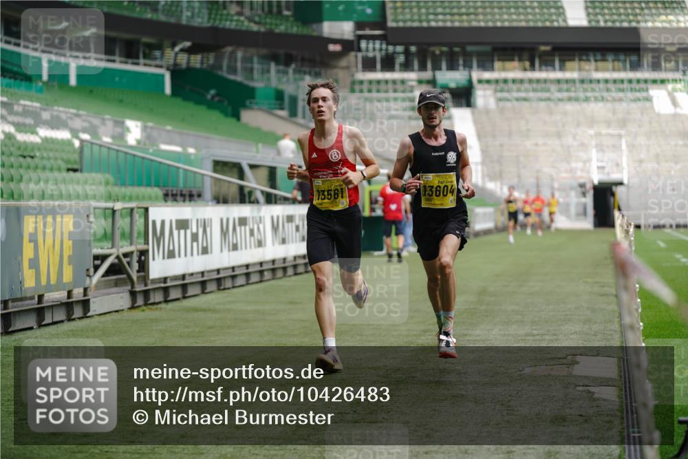 13.09.2026 - 21. swb-Marathon Bremen Michael Burmester http://msf.ph/oto/10426483 13.09.2026 10:16:47 Laufen im Stadion 10597, 12272, 13501, 13510, 13515, 13517, 13522, 13542, 13547, 13561, 13567, 13569, 13576, 13579, 13604, 13623, 13627, 13635 meine-sportfotos.de
