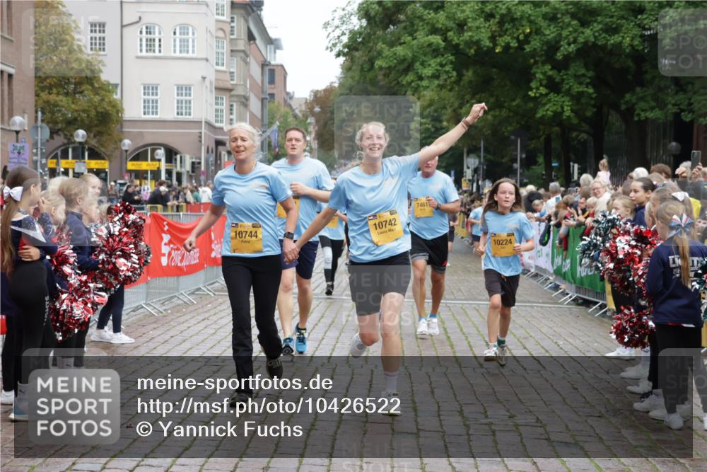 13.09.2026 - Kiel Lauf Yannick Fuchs http://msf.ph/oto/10426522 13.09.2026 09:47:07 Ziel 2587, 2759, 4238, 4940, 5217, 5351, 6074, 7461, 7731, 9091, 10009, 10224, 10301, 10742, 10744, 11862, 11964, 12622, 288, 1402, 2527, 2718, 2779, 3033, 3035, 3808, 4087, 4906, 6048, 6207, 6355, 6638, 7190, 7213, 7439, 7446, 7675, 7754, 7921, 8409, 8887, 8929, 8994, 9141, 9385, 10177, 10301, 10322, 10731, 10946, 12552, 12725, 544, 1235, 1324, 2870, 3192, 5167, 6575, 8231, 8524, 9634, 10076, 10555, 12635, 288, 3361, 6355, 6577, 7439, 9832, 10177, 11859 meine-sportfotos.de