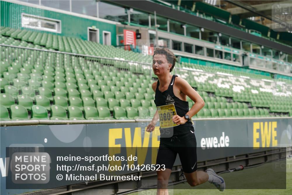 13.09.2026 - 21. swb-Marathon Bremen Michael Burmester http://msf.ph/oto/10426523 13.09.2026 10:17:01 Laufen im Stadion 10597, 12272, 12458, 13501, 13504, 13510, 13515, 13517, 13522, 13542, 13547, 13561, 13567, 13569, 13576, 13579, 13603, 13604, 13623, 13635 meine-sportfotos.de