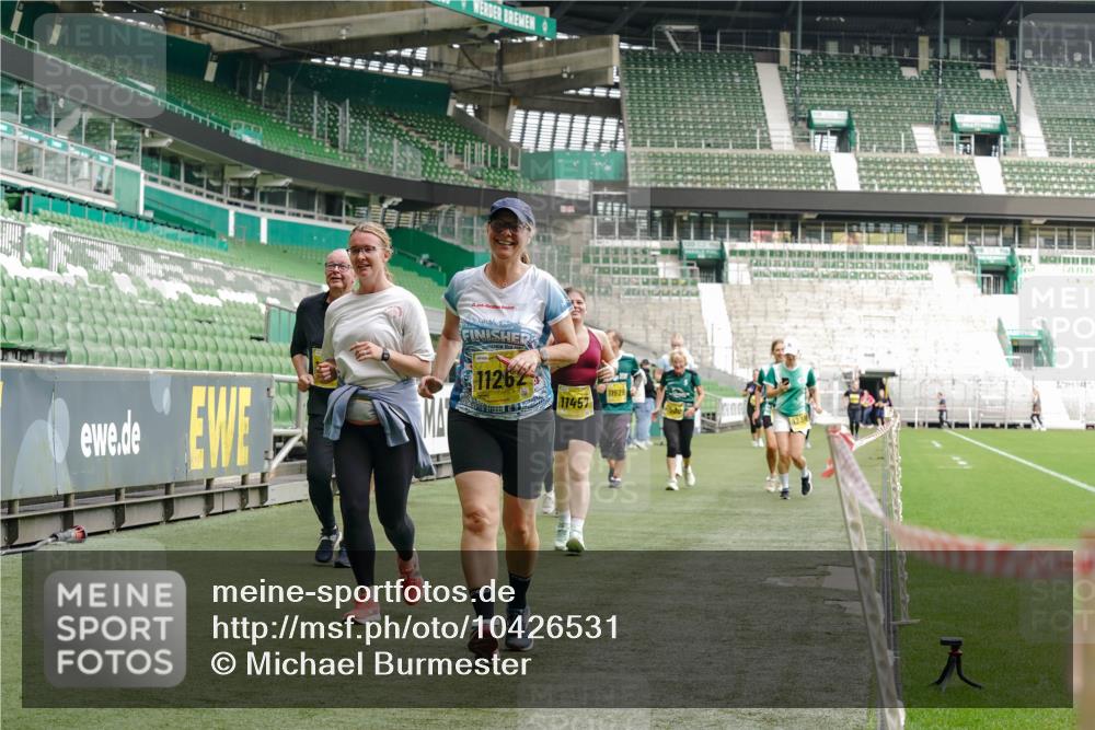 13.09.2026 - 21. swb-Marathon Bremen Michael Burmester http://msf.ph/oto/10426531 13.09.2026 10:49:48 Laufen im Stadion 10407, 10413, 10627, 10667, 10710, 10754, 11031, 11254, 11266, 11541, 11712, 11780, 11851, 11942, 11980, 12440, 12542, 10137, 10161, 10194, 10202, 10242, 10349, 10430, 10472, 10524, 10535, 10600, 10651, 10895, 10933, 10970, 11050, 11181, 11200, 11244, 11296, 11309, 11367, 11457, 11529, 11530, 11546, 11573, 11574, 11579, 11639, 11675, 11709, 11760, 11821, 12089, 12153, 12177, 12178 meine-sportfotos.de