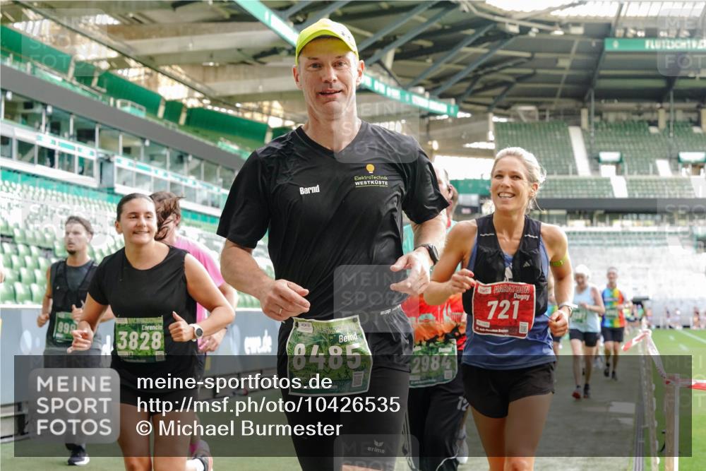 13.09.2026 - 21. swb-Marathon Bremen Michael Burmester http://msf.ph/oto/10426535 13.09.2026 13:25:13 Laufen im Stadion 137, 182, 213, 294, 324, 505, 530, 543, 548, 645, 721, 723, 739, 743, 752, 815, 818, 966, 1273, 1283, 1410, 1443, 1459, 1463, 1471, 1487, 1491, 1504, 1515, 1561, 1597, 1744, 1828, 1830, 1944, 1953, 2058, 2059, 2095, 2211, 2252, 2267, 2271, 2298, 2308, 2312, 2323, 2354, 2382, 2384, 2465, 2483, 2497, 2503, 2506, 2554, 2571, 2591, 2644, 2752, 2762, 2776, 2833, 2878, 2896, 2981, 3005, 3062, 3097, 3142, 3172, 3211, 3259, 3288, 3289, 3298, 3306, 3312, 3329, 3381, 3390 meine-sportfotos.de