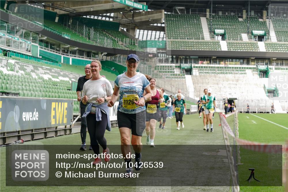 13.09.2026 - 21. swb-Marathon Bremen Michael Burmester http://msf.ph/oto/10426539 13.09.2026 10:49:48 Laufen im Stadion 10407, 10413, 10627, 10667, 10710, 10754, 11031, 11254, 11266, 11541, 11712, 11780, 11851, 11942, 11980, 12440, 12542, 10137, 10161, 10194, 10202, 10242, 10349, 10430, 10472, 10524, 10535, 10600, 10651, 10895, 10933, 10970, 11050, 11181, 11200, 11244, 11296, 11309, 11367, 11457, 11529, 11530, 11546, 11573, 11574, 11579, 11639, 11675, 11709, 11760, 11821, 12089, 12153, 12177, 12178 meine-sportfotos.de