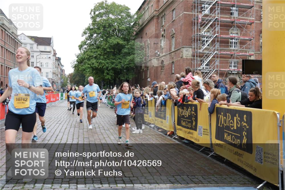 13.09.2026 - Kiel Lauf Yannick Fuchs http://msf.ph/oto/10426569 13.09.2026 09:47:10 Ziel 1235, 2587, 5167, 5217, 5351, 7461, 8524, 9091, 10009, 10076, 10224, 10742, 10744, 11862, 11964, 12635, 288, 1402, 2527, 2718, 2759, 2779, 3033, 3035, 3808, 4087, 4238, 4906, 4940, 5217, 5351, 6048, 6074, 6207, 6638, 7190, 7213, 7446, 7675, 7731, 7754, 7921, 8409, 8887, 8929, 8994, 9141, 9385, 10301, 10322, 10731, 12552, 12622, 12725, 544, 1324, 2870, 3192, 3629, 6072, 6575, 6639, 8231, 8540, 8777, 9634, 9936, 10555, 288, 3033, 3035, 6355, 6577, 7439, 9832, 10177 meine-sportfotos.de