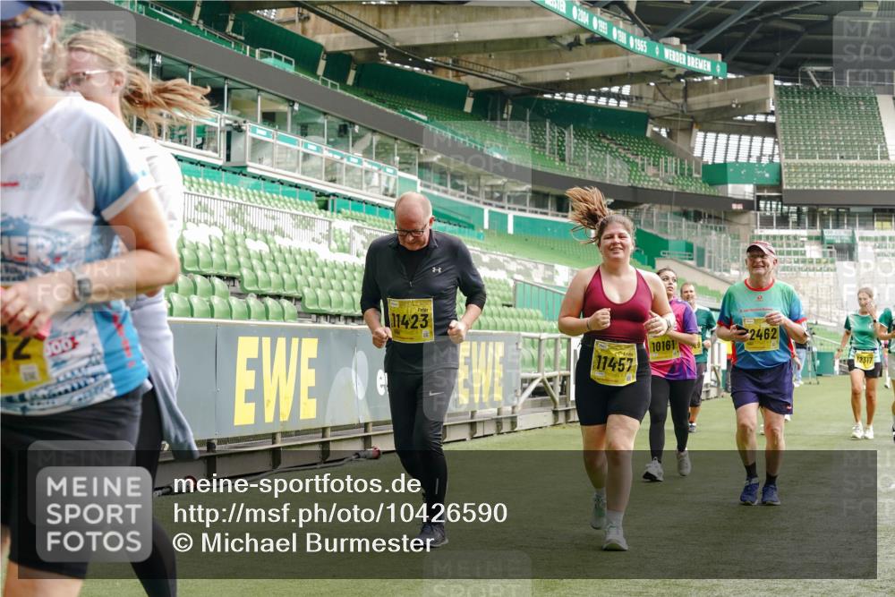 13.09.2026 - 21. swb-Marathon Bremen Michael Burmester http://msf.ph/oto/10426590 13.09.2026 10:49:51 Laufen im Stadion 10407, 10413, 10627, 10667, 10710, 10754, 11031, 11254, 11266, 11541, 11712, 11780, 11851, 11942, 11980, 12440, 12542, 10137, 10161, 10202, 10242, 10349, 10430, 10472, 10524, 10535, 10651, 10895, 10933, 10970, 11050, 11181, 11200, 11244, 11296, 11309, 11367, 11457, 11529, 11530, 11546, 11573, 11574, 11579, 11639, 11675, 11709, 11760, 11821, 12089, 12153, 12177, 12178 meine-sportfotos.de