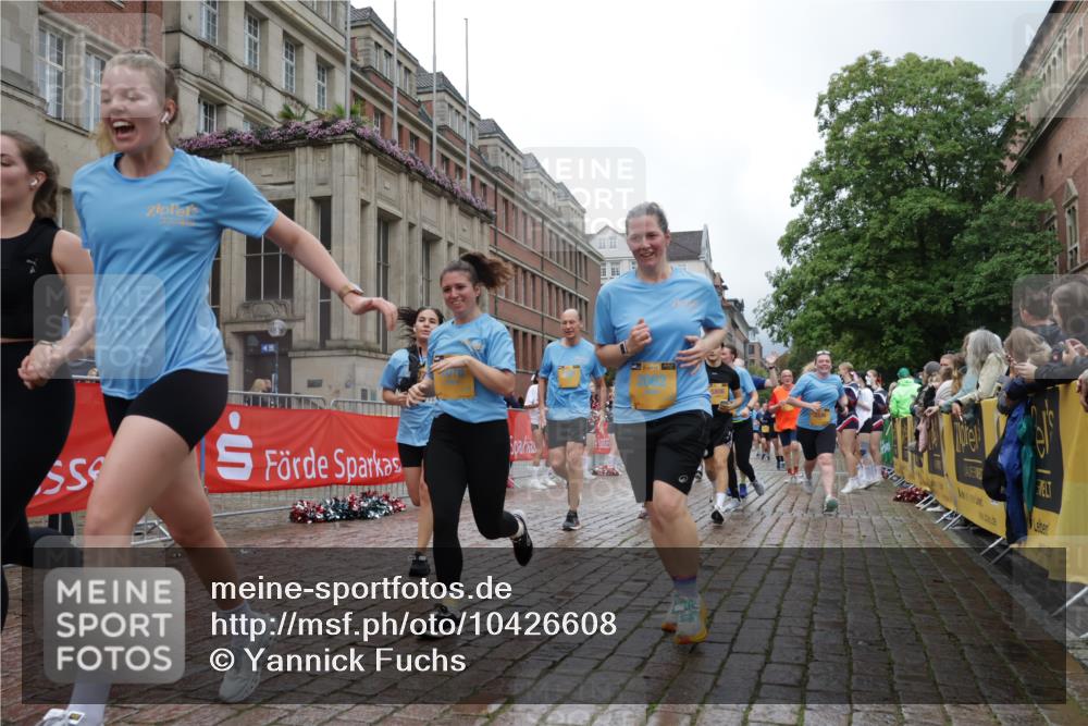 13.09.2026 - Kiel Lauf Yannick Fuchs http://msf.ph/oto/10426608 13.09.2026 11:04:45 Ziel 711, 1228, 1289, 1431, 4200, 5963, 6443, 6752, 8697, 8950, 8951, 9815, 9818, 10016, 10593, 11906, 12252, 12438, 460, 567, 978, 1204, 1316, 1554, 2062, 2298, 2654, 2662, 2750, 2758, 3140, 3141, 3195, 3336, 3961, 3963, 4155, 4200, 4758, 4759, 4870, 5806, 6010, 6092, 6310, 6962, 6963, 7016, 7157, 7451, 7686, 8835, 8956, 9067, 9667, 9806, 9980, 9987, 10776, 11050, 11151, 11152, 11856, 12179, 12826, 1056, 1861, 2093, 2142, 2804, 4211, 4391 meine-sportfotos.de