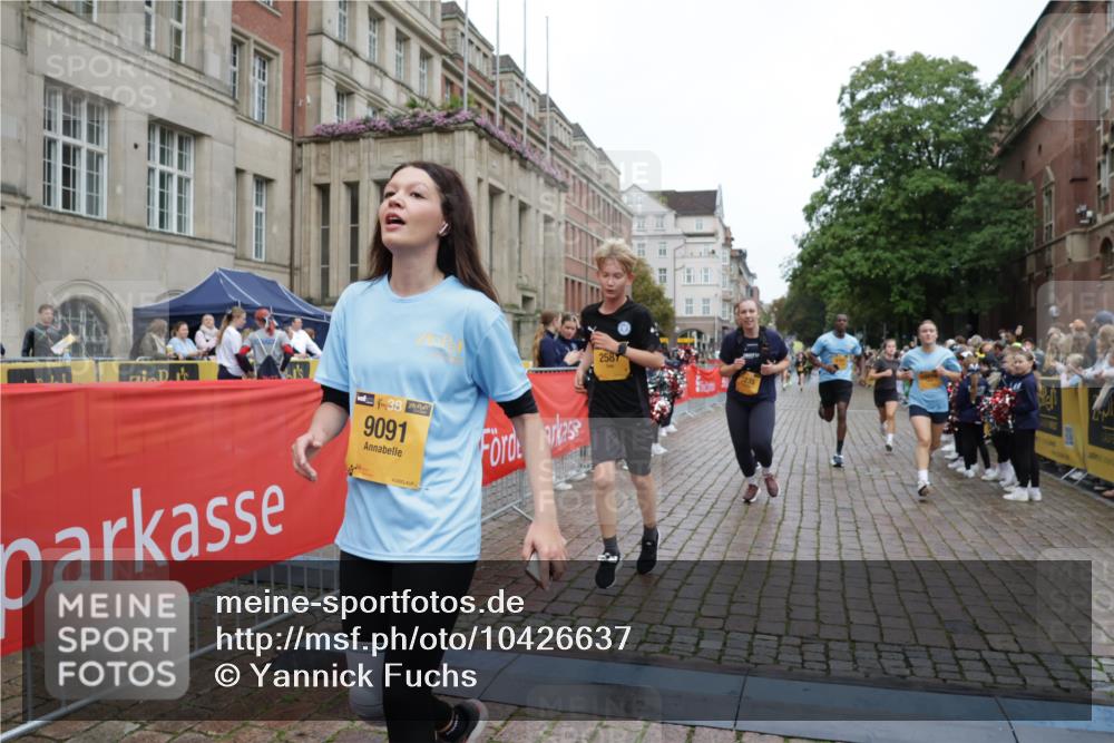 13.09.2026 - Kiel Lauf Yannick Fuchs http://msf.ph/oto/10426637 13.09.2026 09:47:14 Ziel 1235, 2587, 5167, 7461, 8524, 9091, 10076, 10224, 10555, 10742, 10744, 11862, 11964, 12635, 1402, 2527, 2718, 2759, 2779, 3808, 4087, 4238, 4906, 4940, 5217, 5351, 6048, 6074, 6207, 6638, 7190, 7213, 7446, 7731, 7921, 8409, 8887, 8994, 9141, 9385, 10009, 10301, 10322, 10731, 12622, 12725, 544, 591, 1324, 2870, 3192, 3629, 4480, 5517, 6072, 6575, 6639, 6696, 8231, 8503, 8540, 8777, 9634, 9936, 10789, 288, 3033, 3035, 4906, 6048, 6355, 7439, 10177 meine-sportfotos.de