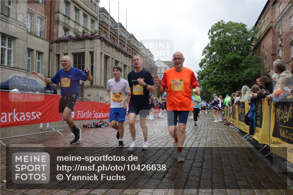 13.09.2026 - Kiel Lauf Yannick Fuchs http://msf.ph/oto/10426638 13.09.2026 11:04:50 Ziel 711, 1056, 1228, 1289, 1431, 1861, 2804, 4211, 4391, 5963, 6443, 6752, 8697, 9647, 10016, 10217, 10484, 10593, 11906, 11948, 12406, 12438, 12472, 567, 1554, 2298, 2654, 2662, 2750, 2758, 3140, 3141, 3195, 3961, 3963, 4155, 4200, 4758, 4759, 4870, 6010, 6310, 6962, 6963, 7157, 7451, 7686, 8697, 8835, 8950, 8951, 8956, 9067, 9667, 9806, 9815, 9818, 9980, 9987, 11050, 12179, 12252, 12826, 1186, 2093, 2142, 2308, 4262, 5002, 3963 meine-sportfotos.de