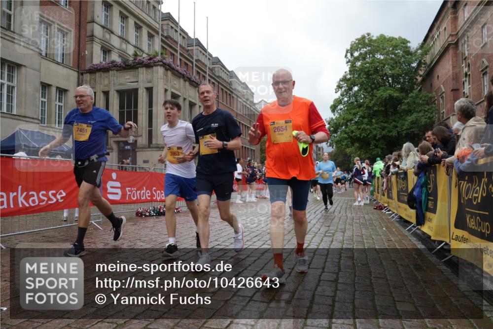 13.09.2026 - Kiel Lauf Yannick Fuchs http://msf.ph/oto/10426643 13.09.2026 11:04:50 Ziel 711, 1056, 1228, 1289, 1431, 1861, 2804, 4211, 4391, 5963, 6443, 6752, 8697, 9647, 10016, 10217, 10484, 10593, 11906, 11948, 12406, 12438, 12472, 567, 1554, 2298, 2654, 2662, 2750, 2758, 3140, 3141, 3195, 3961, 3963, 4155, 4200, 4758, 4759, 4870, 6010, 6310, 6962, 6963, 7157, 7451, 7686, 8697, 8835, 8950, 8951, 8956, 9067, 9667, 9806, 9815, 9818, 9980, 9987, 11050, 12179, 12252, 12826, 1186, 2093, 2142, 2308, 4262, 5002, 3963 meine-sportfotos.de