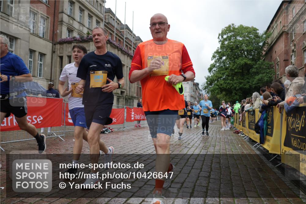 13.09.2026 - Kiel Lauf Yannick Fuchs http://msf.ph/oto/10426647 13.09.2026 11:04:50 Ziel 711, 1056, 1228, 1289, 1431, 1861, 2804, 4211, 4391, 5963, 6443, 6752, 8697, 9647, 10016, 10217, 10484, 10593, 11906, 11948, 12406, 12438, 12472, 567, 1554, 2298, 2654, 2662, 2750, 2758, 3140, 3141, 3195, 3961, 3963, 4155, 4200, 4758, 4759, 4870, 6010, 6310, 6962, 6963, 7157, 7451, 7686, 8697, 8835, 8950, 8951, 8956, 9067, 9667, 9806, 9815, 9818, 9980, 9987, 11050, 12179, 12252, 12826, 1186, 2093, 2142, 2308, 4262, 5002, 3963 meine-sportfotos.de