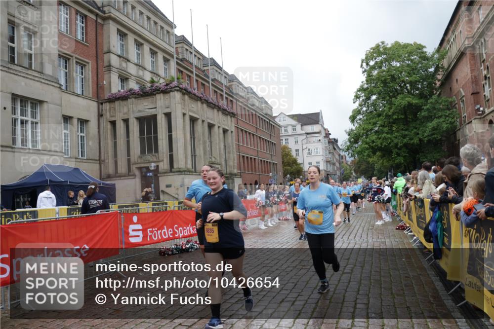 13.09.2026 - Kiel Lauf Yannick Fuchs http://msf.ph/oto/10426654 13.09.2026 11:04:52 Ziel 711, 1056, 1228, 1289, 1431, 1861, 2093, 2804, 4211, 4391, 5963, 6393, 6443, 6752, 8149, 9647, 10217, 10484, 10593, 10679, 11906, 11948, 12406, 12438, 12472, 567, 711, 1554, 2298, 2662, 2750, 2758, 3140, 3141, 3195, 3963, 4155, 4200, 4758, 4759, 4870, 6010, 6310, 6962, 6963, 7157, 7686, 8697, 8835, 8950, 8951, 8956, 9067, 9667, 9806, 9815, 9818, 9980, 9987, 10016, 11050, 12179, 12252, 12826, 1186, 2142, 2308, 4262, 5002, 3963 meine-sportfotos.de