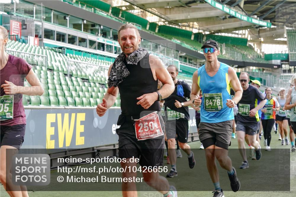 13.09.2026 - 21. swb-Marathon Bremen Michael Burmester http://msf.ph/oto/10426656 13.09.2026 13:25:16 Laufen im Stadion 137, 182, 213, 294, 505, 530, 543, 548, 645, 721, 723, 739, 743, 752, 815, 818, 966, 1273, 1283, 1410, 1443, 1459, 1463, 1471, 1487, 1491, 1504, 1515, 1530, 1561, 1618, 1744, 1828, 1830, 1944, 1953, 2058, 2059, 2095, 2211, 2252, 2267, 2271, 2298, 2308, 2312, 2323, 2354, 2382, 2384, 2465, 2483, 2497, 2503, 2506, 2554, 2571, 2591, 2644, 2675, 2752, 2762, 2776, 2833, 2878, 2896, 2981, 3005, 3062, 3097, 3142, 3172, 3211, 3259, 3289, 3298, 3306, 3312, 3329, 3381, 3390 meine-sportfotos.de