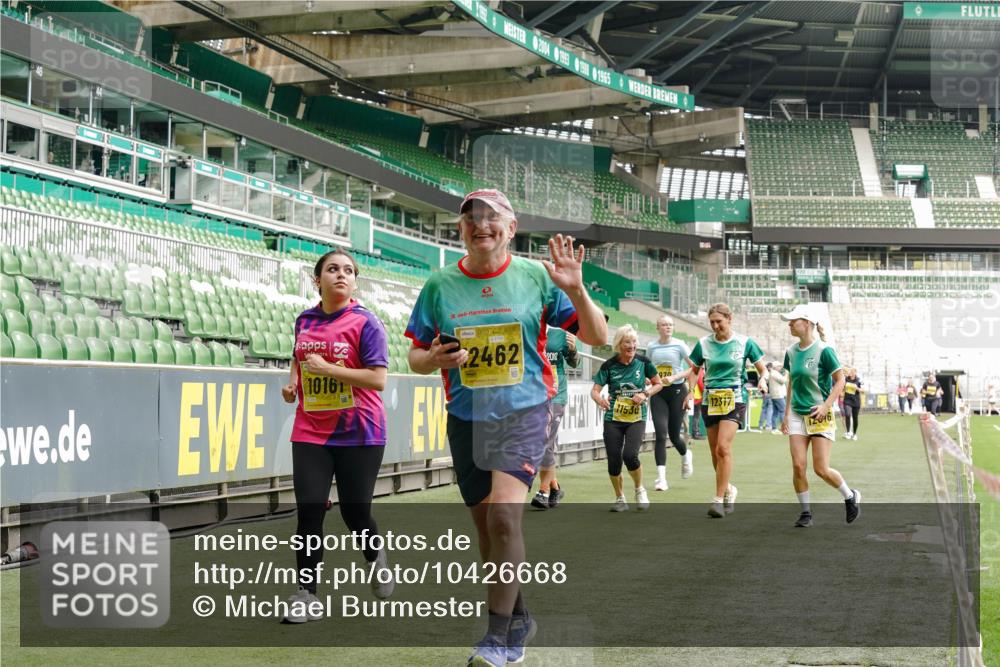 13.09.2026 - 21. swb-Marathon Bremen Michael Burmester http://msf.ph/oto/10426668 13.09.2026 10:49:54 Laufen im Stadion 10413, 10627, 10667, 10710, 10754, 11031, 11254, 11266, 11541, 11712, 11780, 11851, 11942, 11980, 12440, 10137, 10161, 10202, 10242, 10349, 10430, 10472, 10524, 10535, 10651, 10895, 10933, 10970, 11050, 11181, 11200, 11244, 11296, 11309, 11367, 11457, 11529, 11530, 11546, 11573, 11574, 11579, 11639, 11675, 11709, 11760, 11821, 12153, 12177, 12178 meine-sportfotos.de