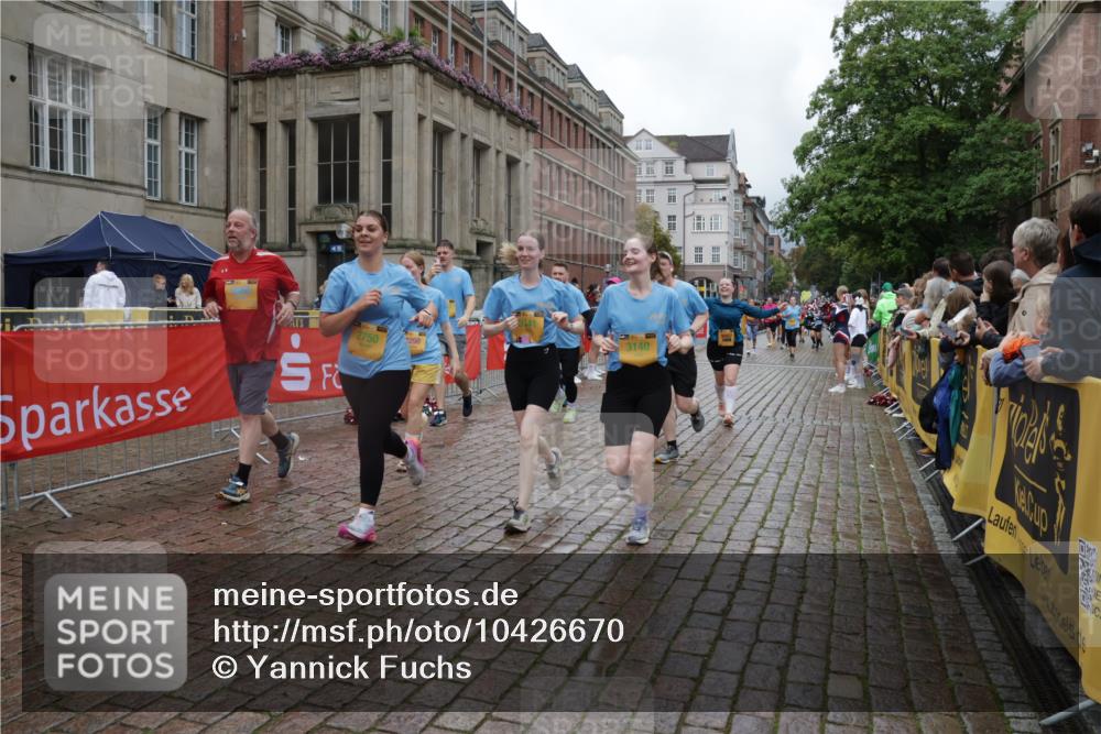 13.09.2026 - Kiel Lauf Yannick Fuchs http://msf.ph/oto/10426670 13.09.2026 11:04:59 Ziel 1056, 1861, 2093, 2142, 2804, 4211, 4391, 5021, 6393, 8149, 9330, 9647, 10003, 10138, 10217, 10484, 10679, 11948, 12406, 12472, 567, 711, 1228, 1289, 1431, 1554, 2298, 2662, 2750, 2758, 3140, 3141, 4155, 4200, 4758, 4759, 4870, 5963, 6443, 6752, 7157, 8697, 8950, 8951, 8956, 9067, 9667, 9815, 9818, 9980, 9987, 10016, 10593, 11906, 12252, 12438, 12826, 1186, 2308, 3159, 3284, 4262, 5002, 6447, 7860, 8124, 8949, 11094, 11341, 1554, 2298, 3963 meine-sportfotos.de