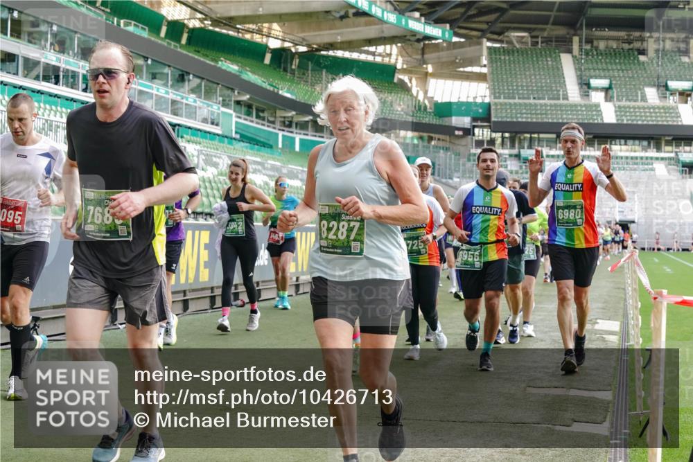 13.09.2026 - 21. swb-Marathon Bremen Michael Burmester http://msf.ph/oto/10426713 13.09.2026 13:25:18 Laufen im Stadion 137, 182, 213, 294, 505, 530, 543, 548, 645, 723, 739, 743, 752, 815, 818, 966, 1273, 1283, 1410, 1443, 1459, 1463, 1471, 1487, 1491, 1504, 1515, 1530, 1561, 1618, 1744, 1828, 1830, 1944, 1953, 2058, 2059, 2095, 2211, 2252, 2267, 2271, 2298, 2308, 2312, 2323, 2354, 2382, 2384, 2465, 2483, 2497, 2503, 2506, 2554, 2571, 2591, 2644, 2656, 2675, 2752, 2762, 2776, 2833, 2878, 2896, 2981, 3005, 3062, 3097, 3142, 3172, 3211, 3259, 3298, 3306, 3312, 3329, 3381, 3390, 3433 meine-sportfotos.de