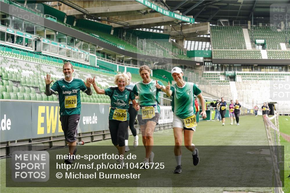 13.09.2026 - 21. swb-Marathon Bremen Michael Burmester http://msf.ph/oto/10426725 13.09.2026 10:49:57 Laufen im Stadion 10413, 10627, 10667, 10710, 10754, 11031, 11254, 11266, 11541, 11712, 11780, 11851, 11942, 11980, 12440, 10161, 10202, 10242, 10349, 10430, 10472, 10524, 10535, 10651, 10895, 10933, 10970, 11050, 11181, 11244, 11296, 11309, 11367, 11457, 11529, 11530, 11546, 11573, 11574, 11579, 11639, 11675, 11709, 11760, 11821, 12153, 12177, 12178 meine-sportfotos.de